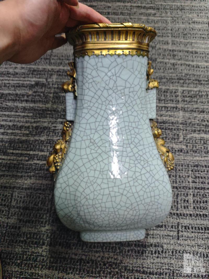 清道光 仿哥釉贯耳瓶镶铜鎏金护口 - 图10
